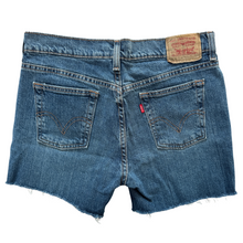 Load image into Gallery viewer, Levi's 515 Cut Off Shorts | 6M