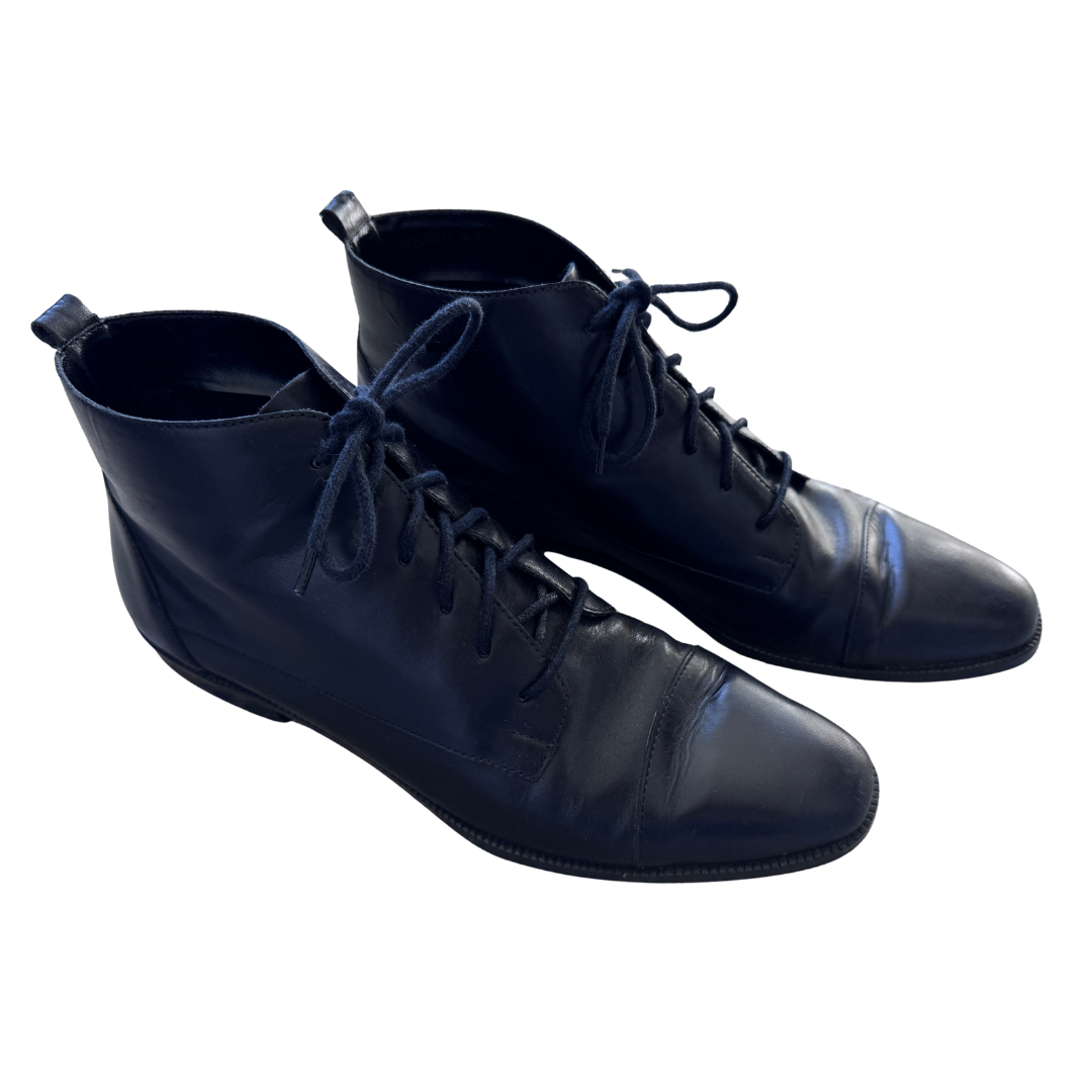 Vintage 1980s Connie Black Leather Ankle Boots | 8.5