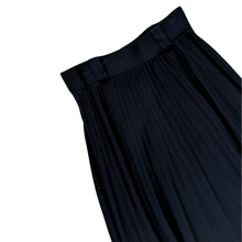 Load image into Gallery viewer, Spitalnick &amp; Co. Saks Fifth Avenue Pleated Black Wool Skirt | Medium
