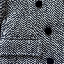 Load image into Gallery viewer, Mondi Black and Beige Wool Chevron Knit Blazer | Medium - Large
