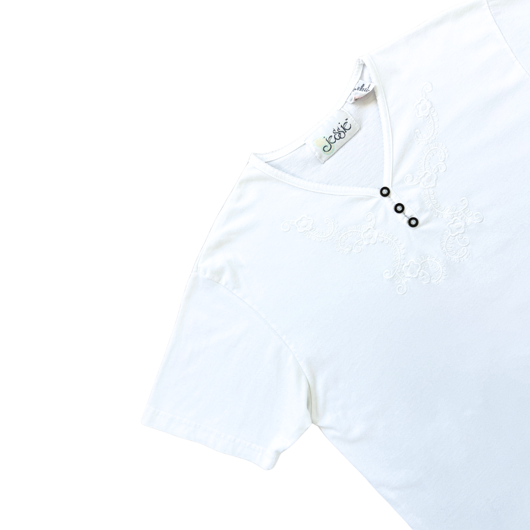 Jessie White Floral Embroidered T-Shirt | Medium - Large