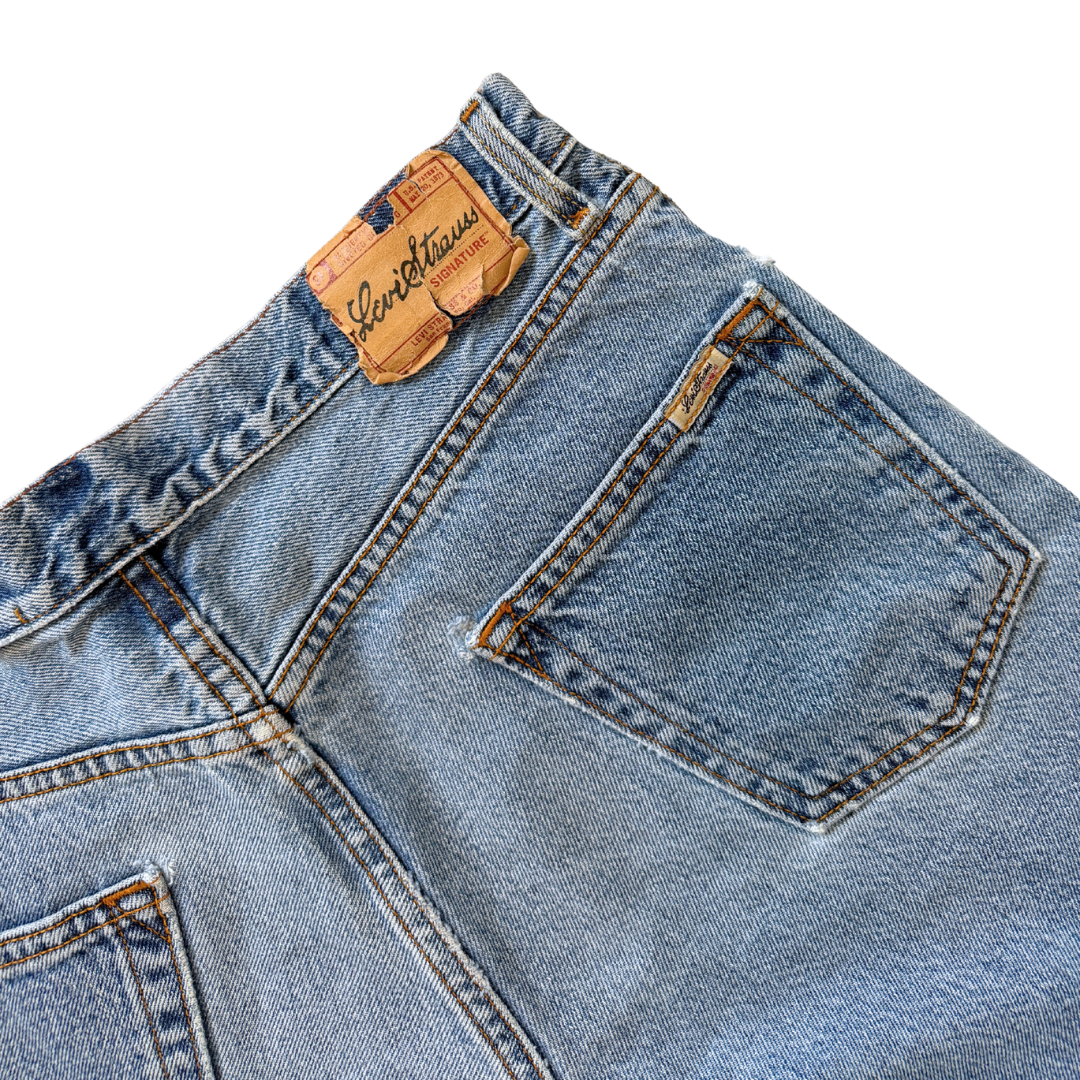 Levi Strauss Signature Light Wash Cut Off Shorts | 28