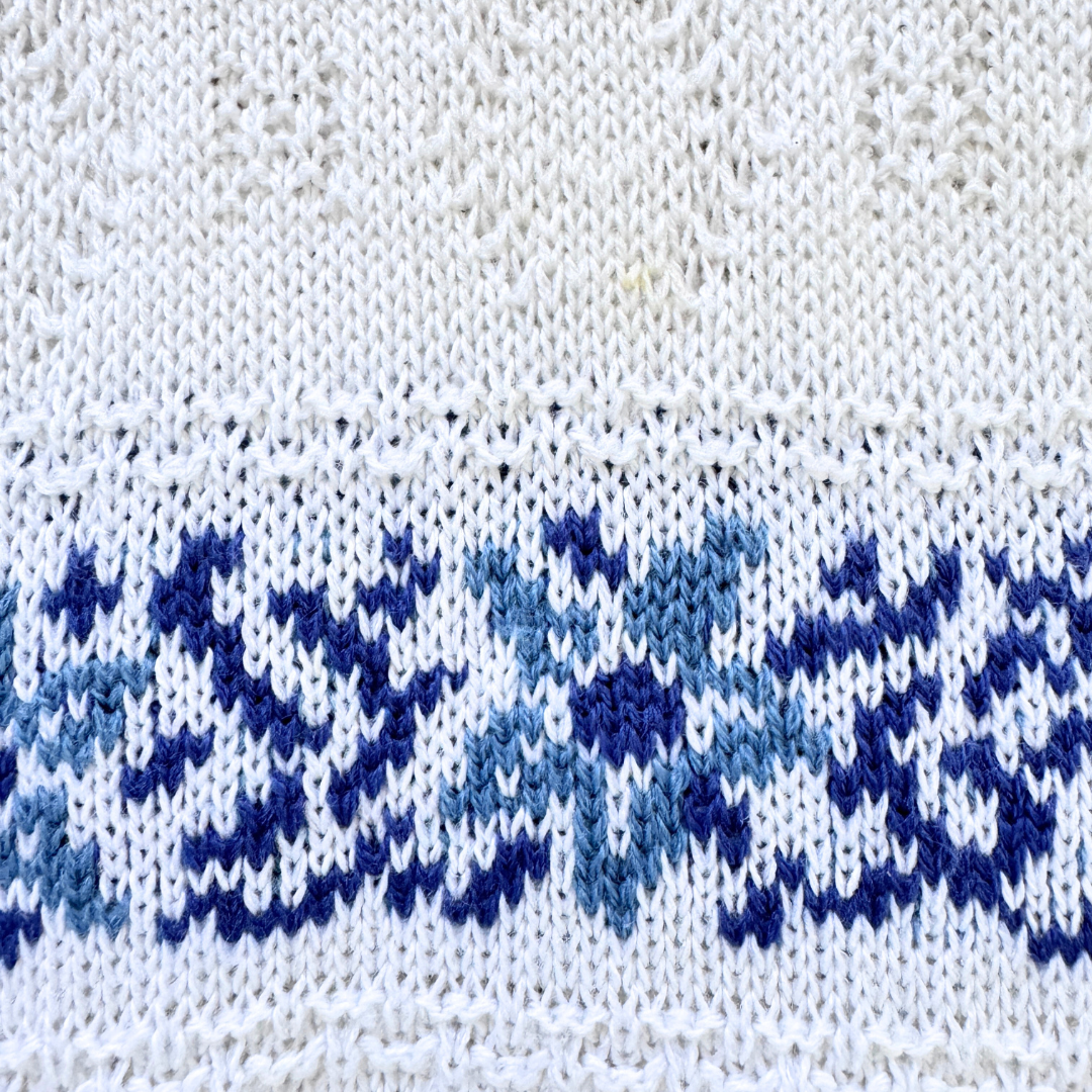 Blue and White Rose Short Sleeve Knit Sweater | Extra-Large