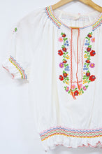 Load image into Gallery viewer, Floral Folk Embroidered Short Sleeve Peasant Blouse | 1970s | Extra-Small / Small
