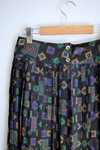 Load image into Gallery viewer, Liz Claiborne Black Pleated Skirt with Colourful Geometric Print | L-XL
